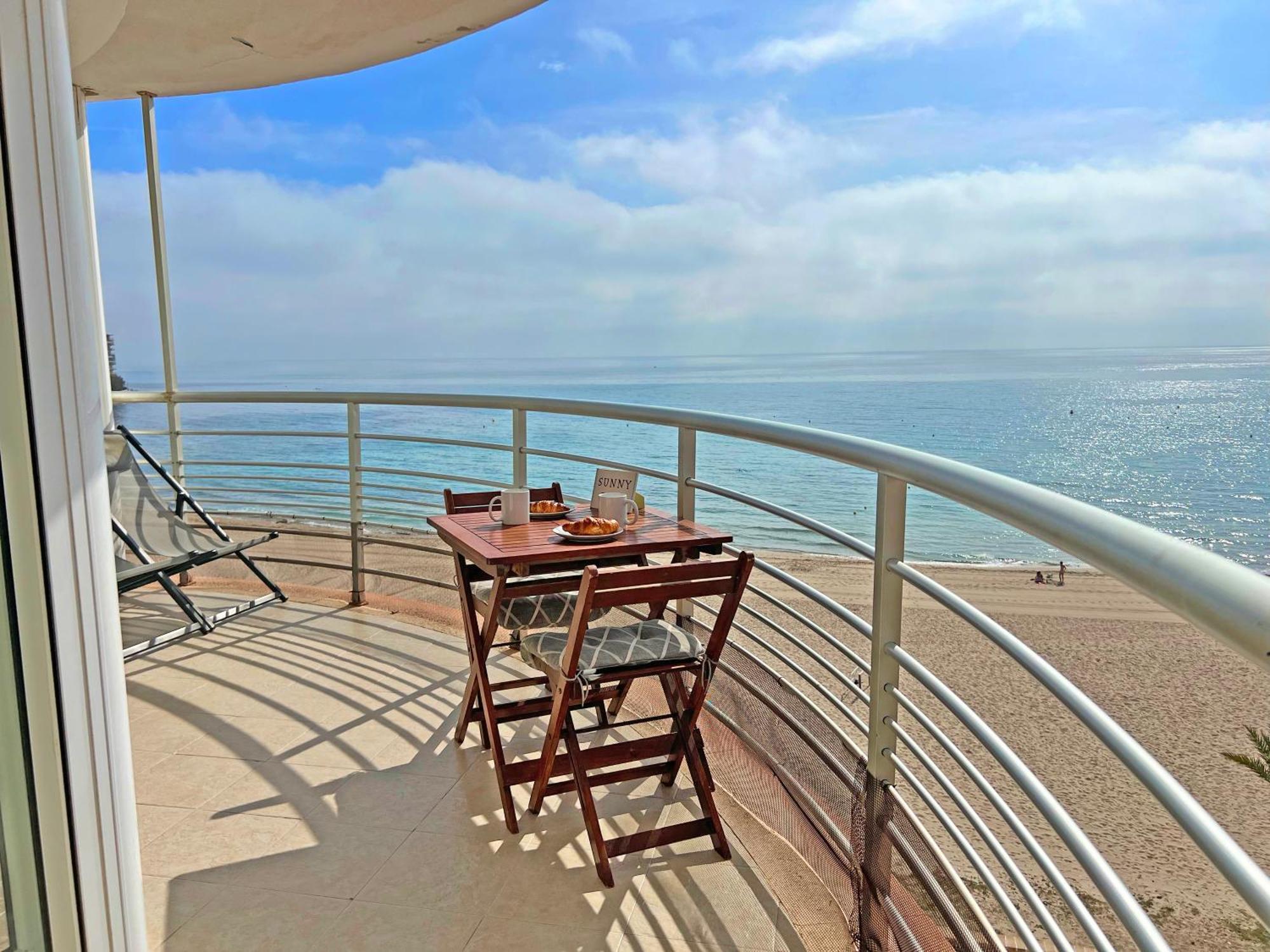 Atico Frente Al Mar 2 Terrazas Barbacoa Y Parking Sujeto A Disponibilidad Apartment เอลกัมเปโญ ภายนอก รูปภาพ